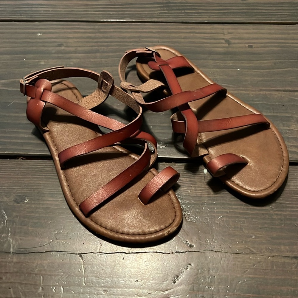 Brown crisscross